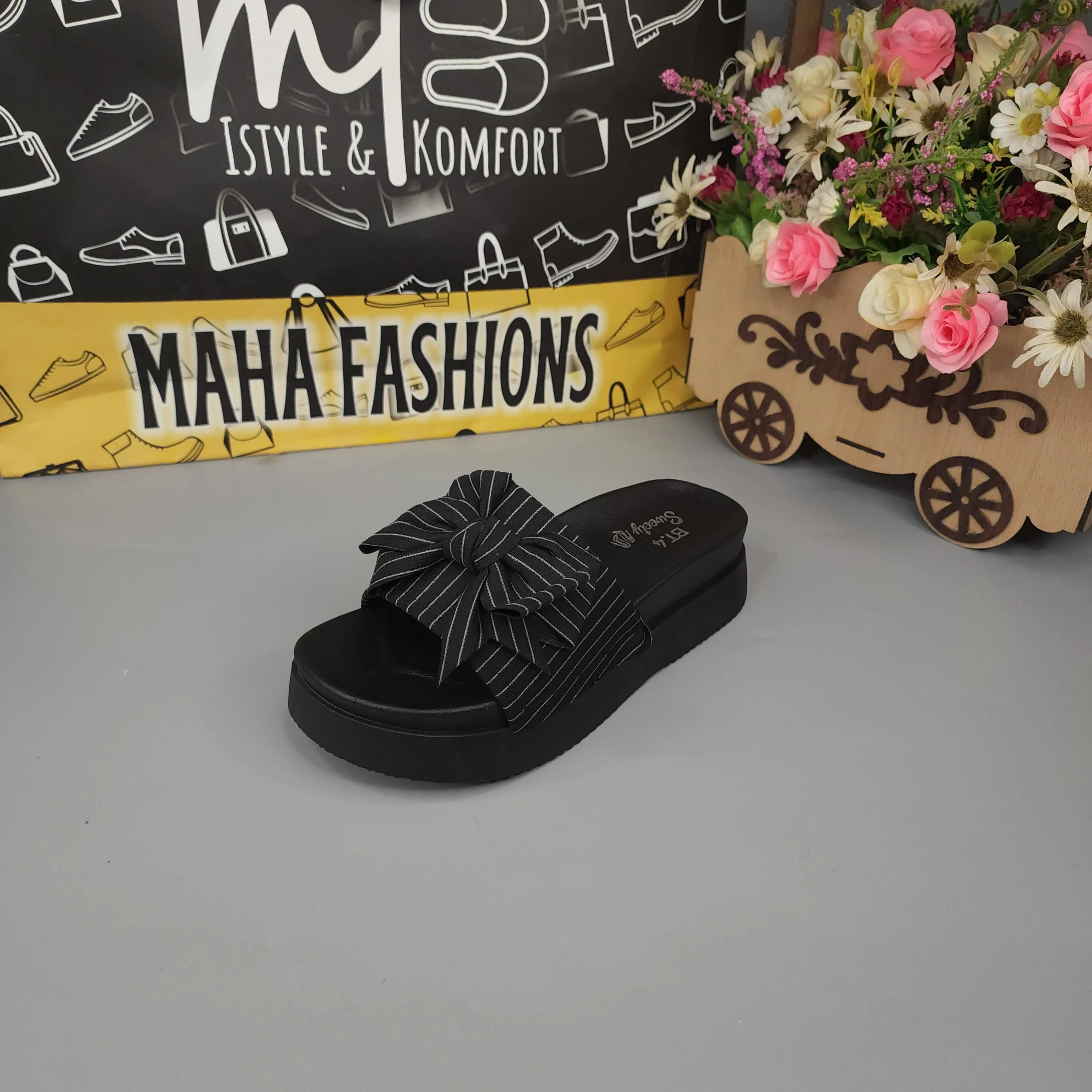 Black Bow Slides